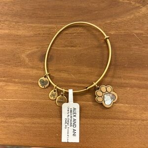 NWT Alex & Ani dog paw print bracelet